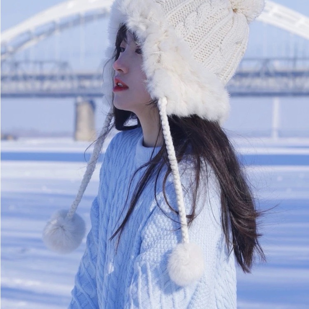 Cozy Cream Knit Pom-Pom Hat
